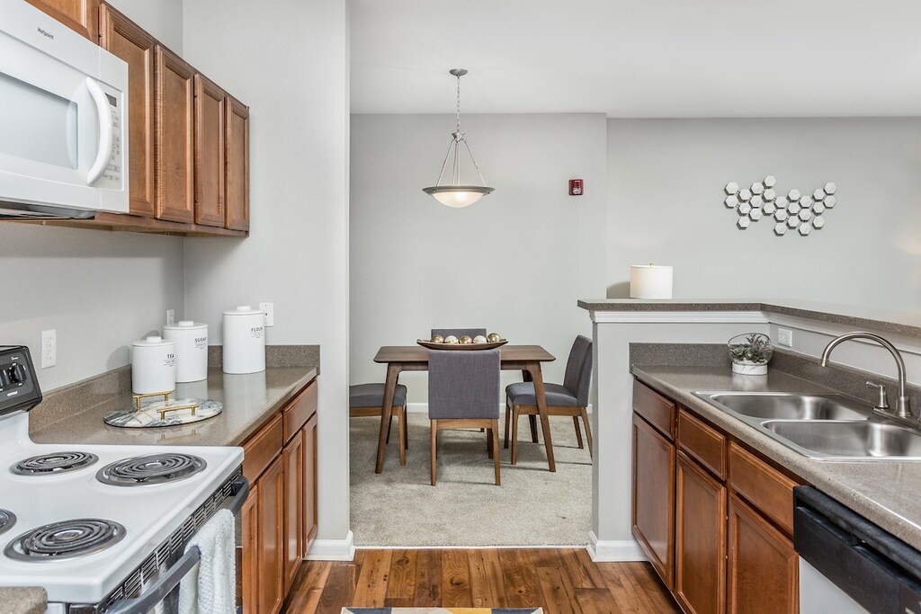 Foto principal - Legacy North Pointe Apartments