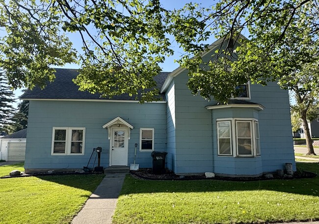 Building Photo - 477 3rd Ave NE