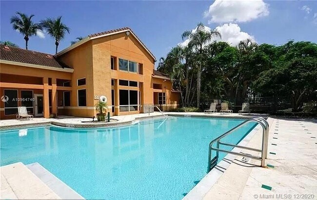 Foto del edificio - 1745 Palm Cove Blvd
