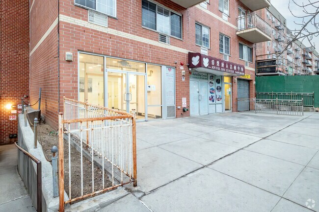 Building Photo - 13939 35th Ave