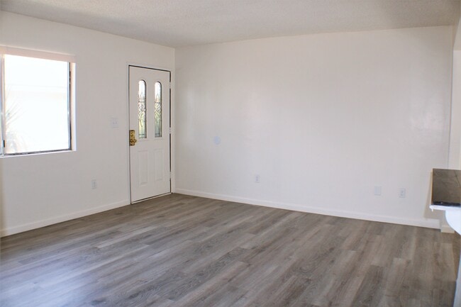 Building Photo - 529 Knotts St