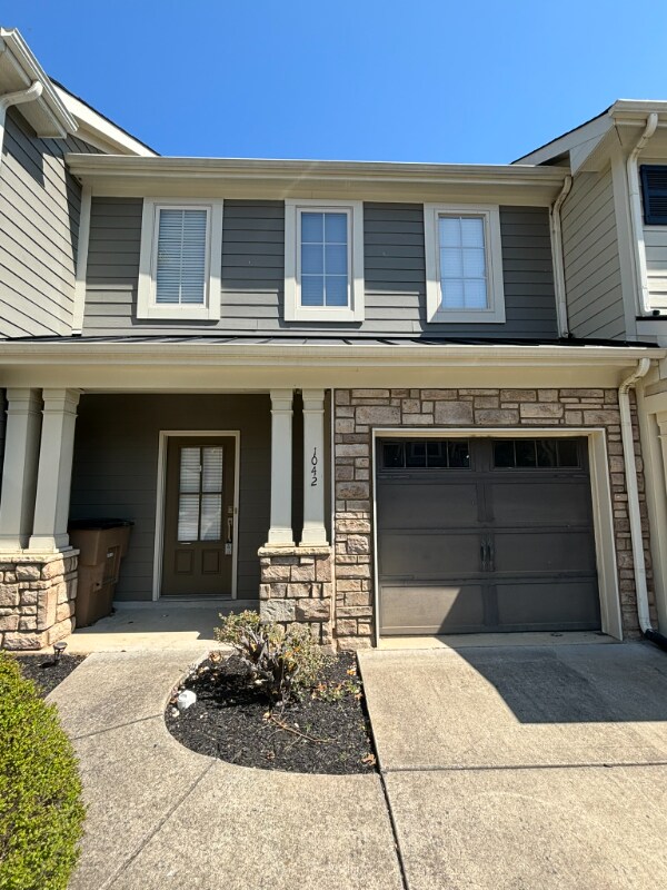 Primary Photo - 1042 Woodbury Falls Dr