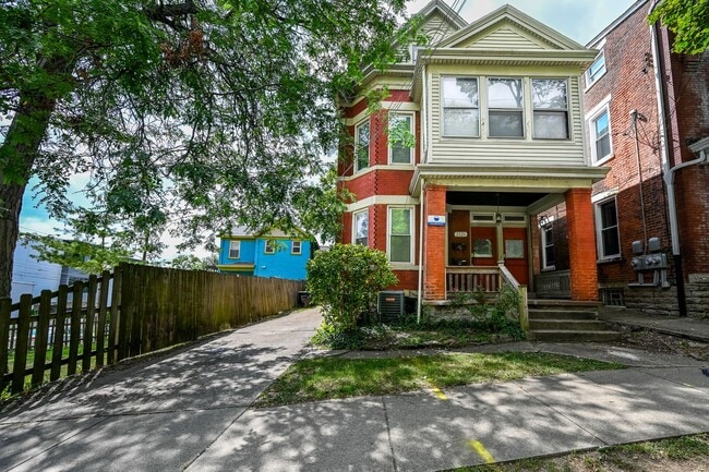 Photo - 2125 W Clifton Ave Apartment