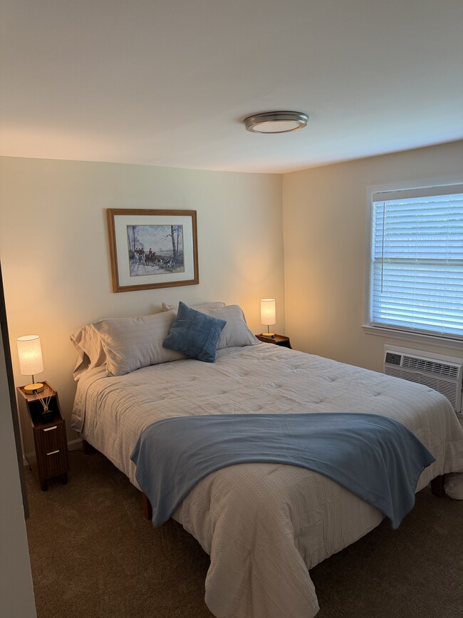 Bedroom 1 - 104 W Hembree St