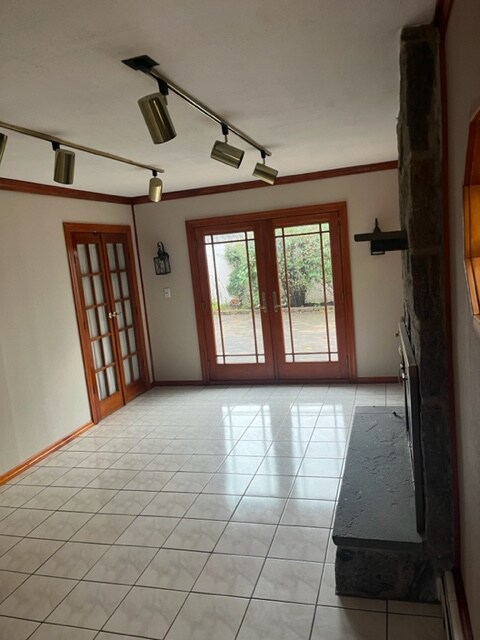 Building Photo - 295 Greaves Ave