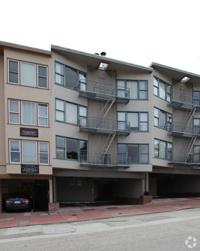 Building Photo - 2654 Gough St
