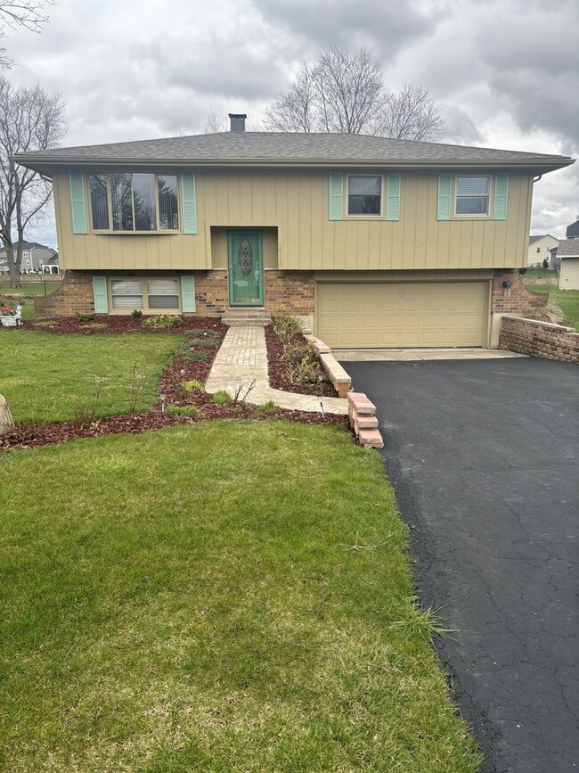 Building Photo - 10120 Sunridge Dr