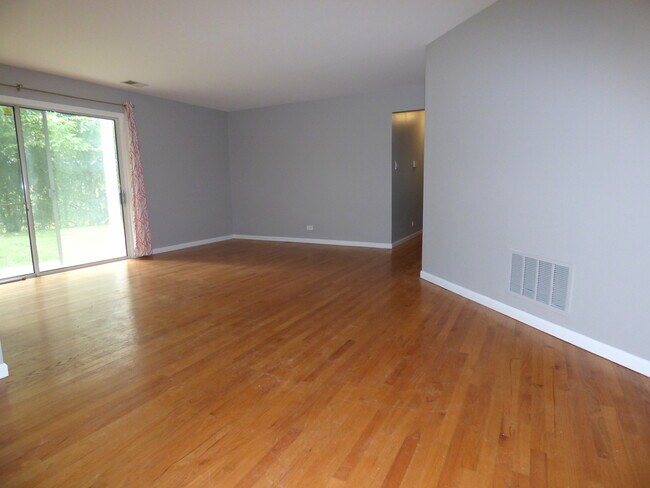 Building Photo - 1333 E Evergreen Dr