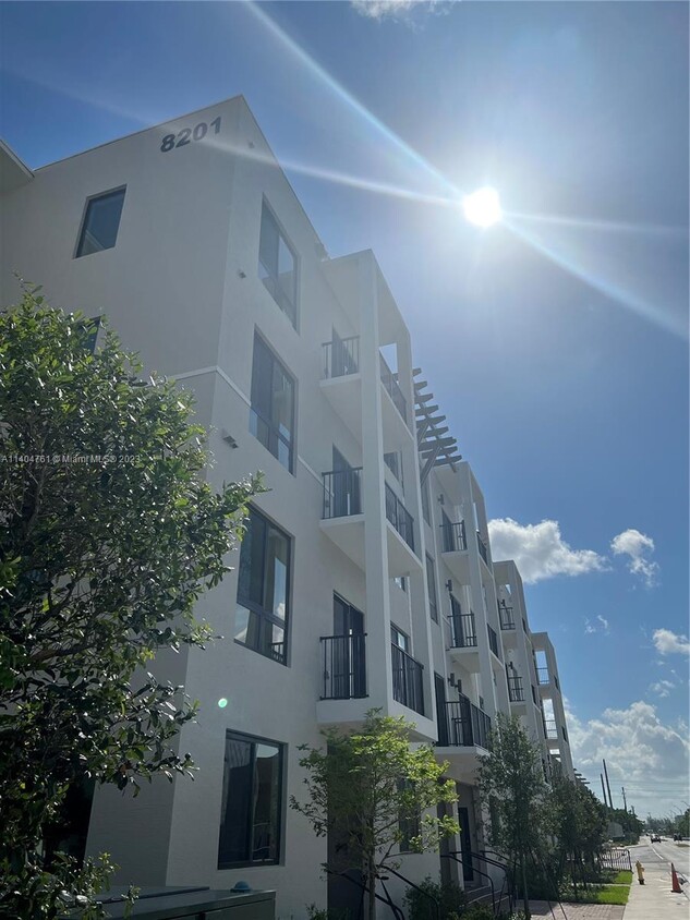 Foto principal - 8201 NW 41st St