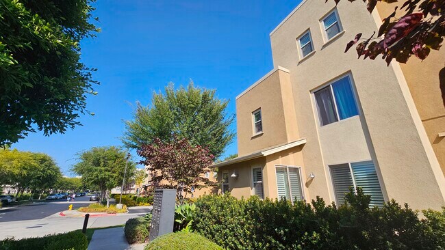 This lovely townhome is located steps away from the amazing amenities 360 offers - 13123 Park Pl
