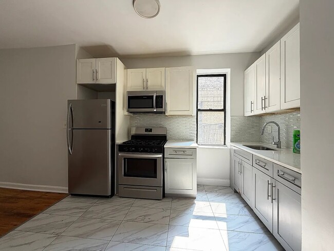 Building Photo - 162 Bergen Ave