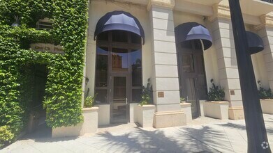Building Photo - 801 S Olive Ave