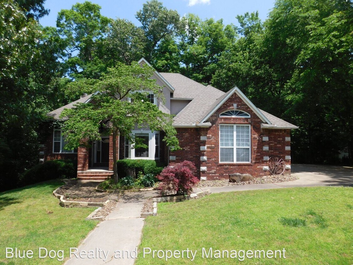 Primary Photo - 4 br, 3.5 bath House - 310 Laurinda Drive
