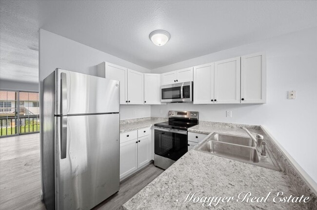 Building Photo - 1041 Abbey Ct