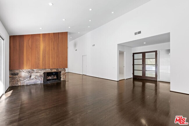 Foto del edificio - 6441 Tahoe Dr