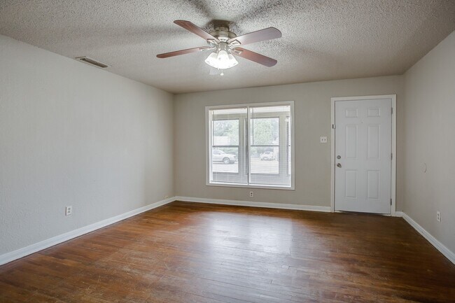 Building Photo - Pre-Leasing for July!