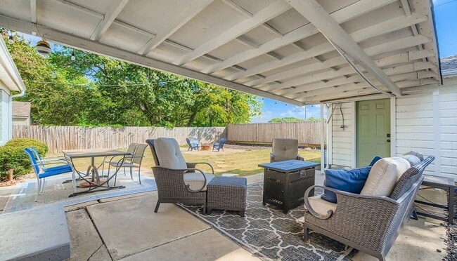 Building Photo - Updated Garland Home