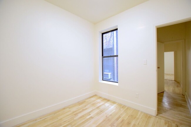 Building Photo - 112 E 116th St