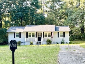 Building Photo - 207 Custer Cir