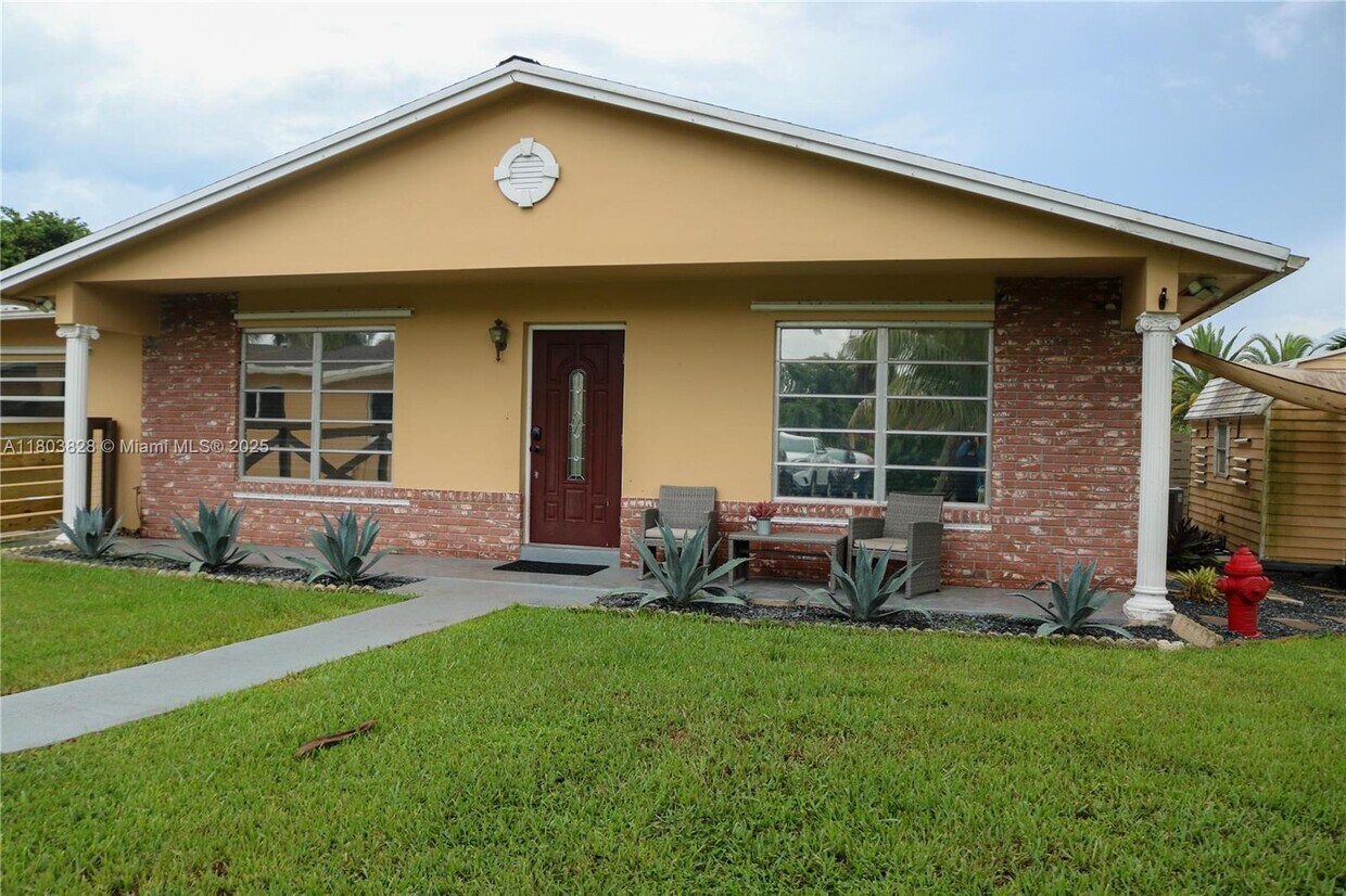 Primary Photo - 4725 SW 109th Terrace