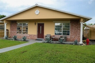 Building Photo - 4725 SW 109th Terrace