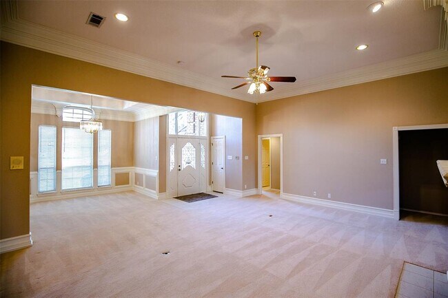 Building Photo - 500 Evergreen Dr