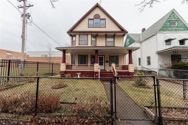 Foto del edificio - 1794 W 54th St