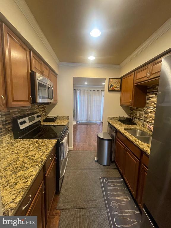 Foto del edificio - 8950 Continental Pl