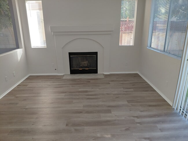 Foto del edificio - 2289 Willow Creek Cir