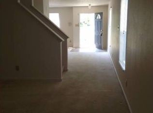 Building Photo - 3 Bedroom home with loft and 2 1/2 Bath
