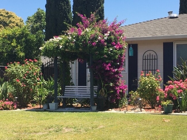 Photo - 1092 Keldon Dr House