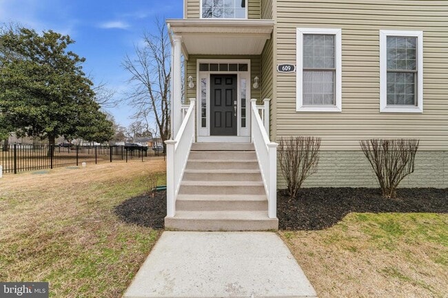 Building Photo - 609 Tebbston Dr