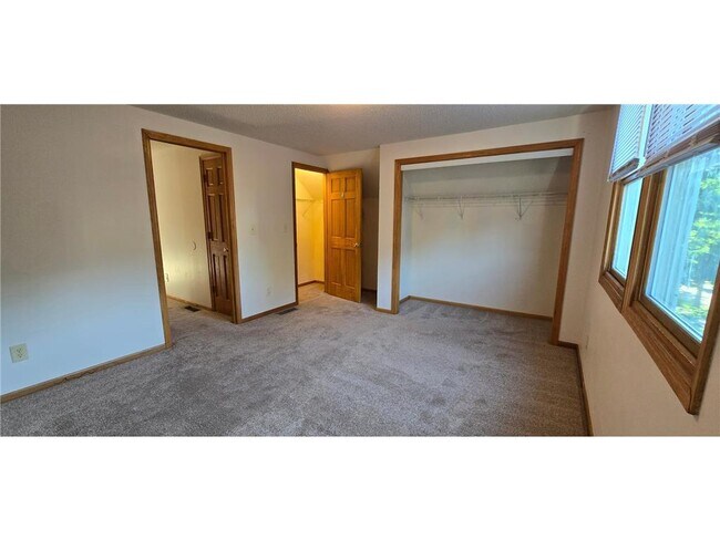 Foto del edificio - 742 Case Ave E
