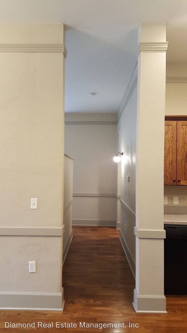 Building Photo - Studio, 1 bath  - 329 Poyntz 103 S. 4TH #211