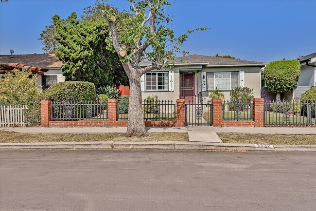 Foto del edificio - 3532 Maplewood Ave