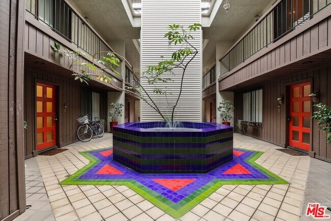 Foto del edificio - 848 Lincoln Blvd