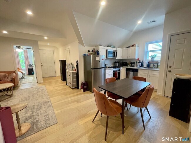 Foto del edificio - 84 Lawrence St