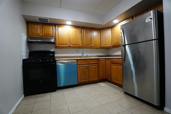Foto del edificio - 143-49 Barclay Ave