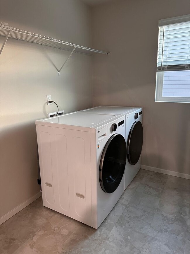Building Photo - Beautiful Spanaway Home! Apply Today