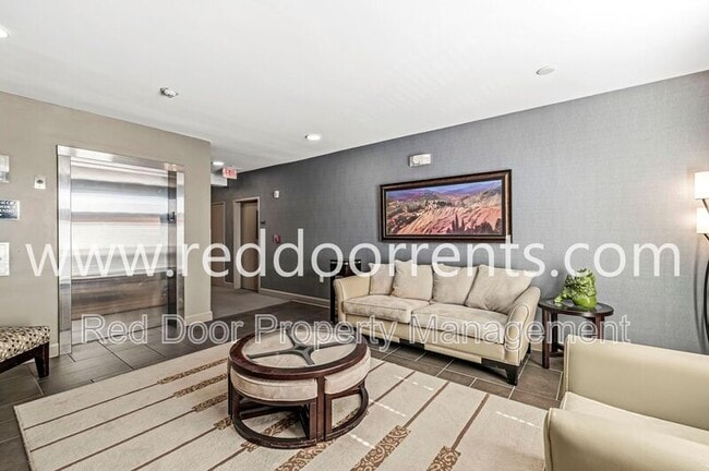 Photo - 222 N East St Apartment