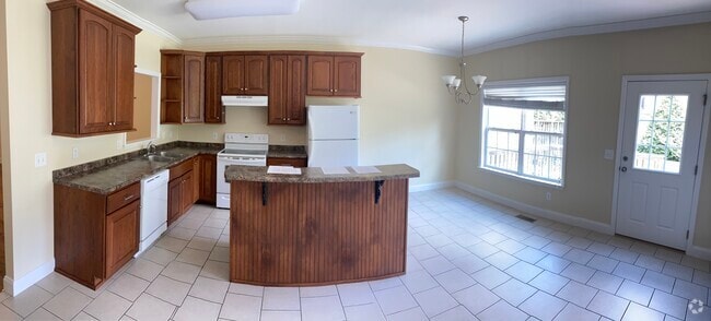 Building Photo - 1700 New Castle Dr NE