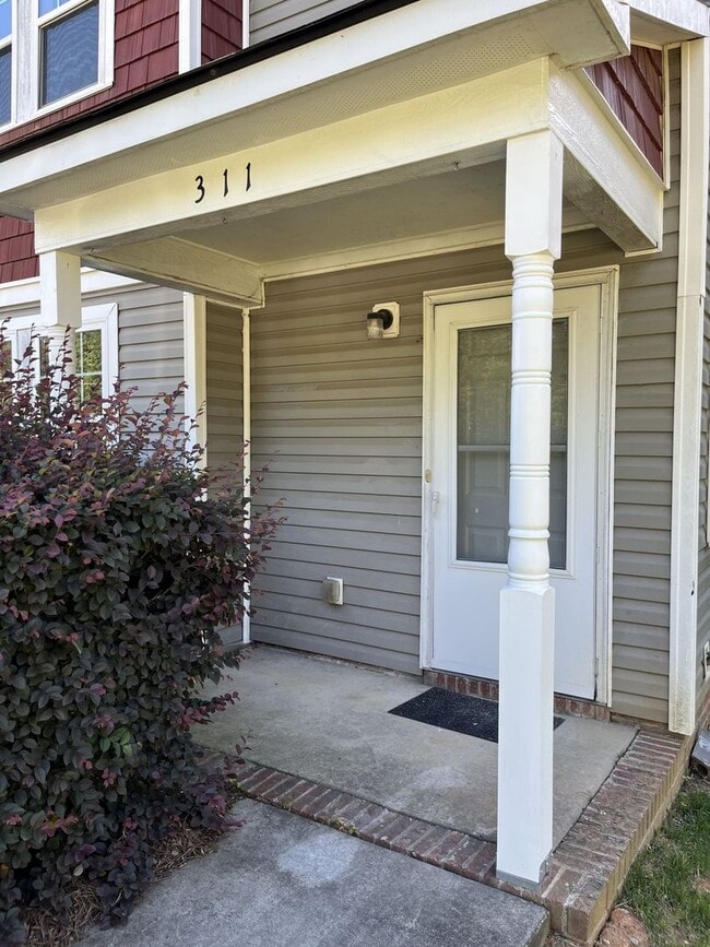 Building Photo - Refreshed 3 Bedroom End Unit Townhome near...