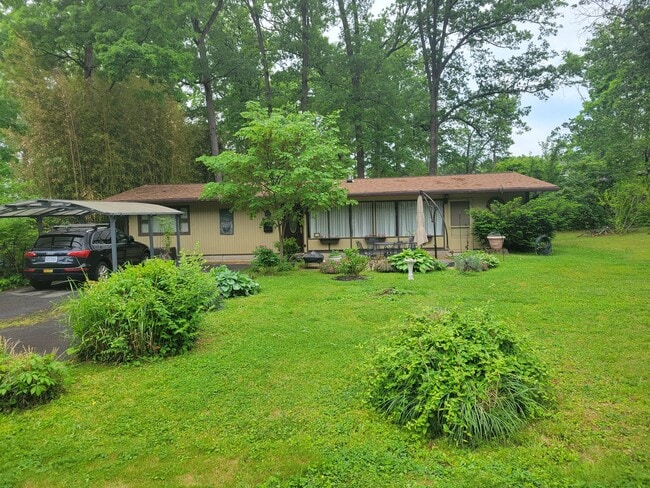 Photo - 605 Austin Ln House