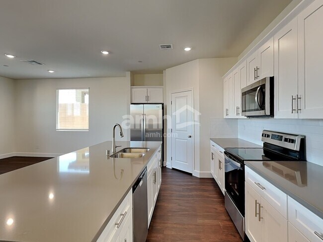 Building Photo - 260 Yasmin Daylily Pl