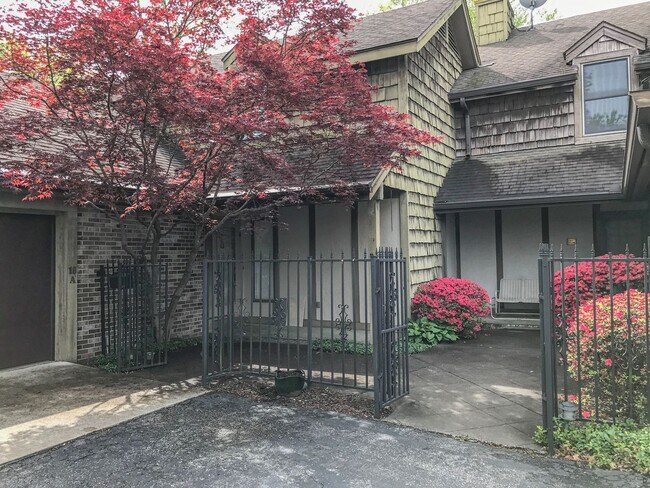 Foto del edificio - 3 Bed 3.5 bath Townhome