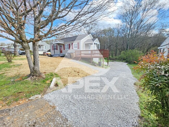 Foto del edificio - Renovated - Craftsman Style 2 Bd 1- Ba Single Family Home with garage in South Knox!