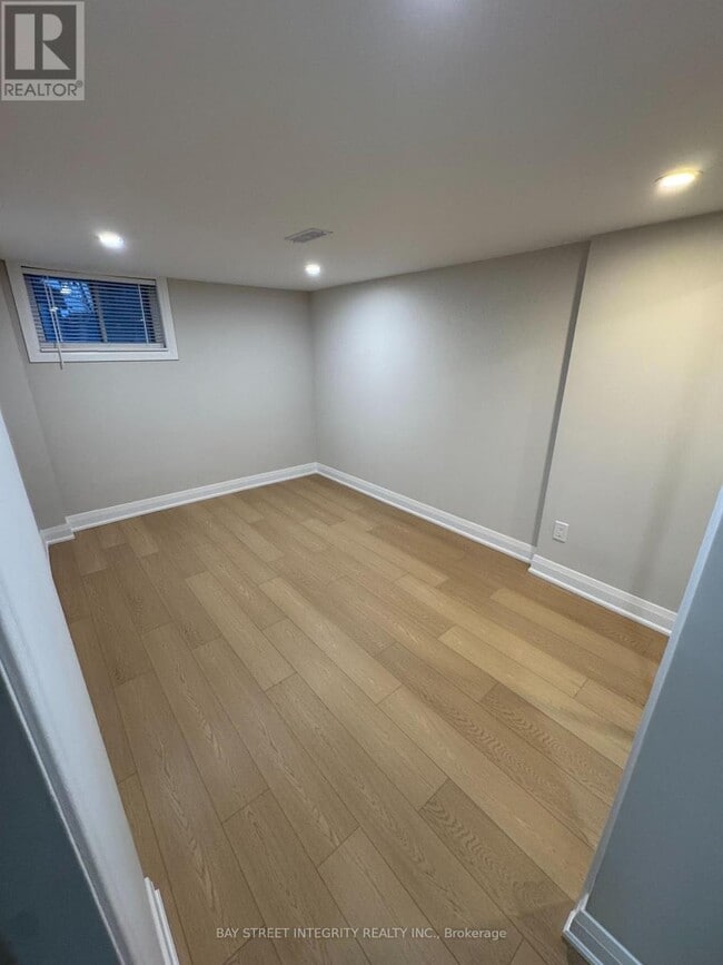 Building Photo - 244 King Edward Ave