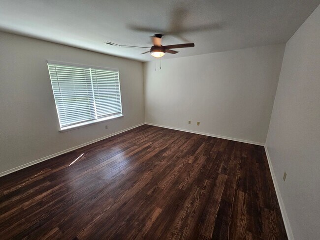 Building Photo - Newly remodeled home in East Fayetteville