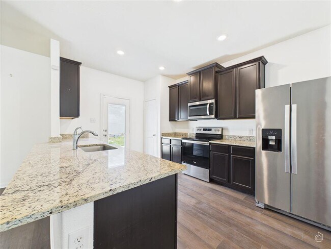 Foto del edificio - 1687 Twin Estates Dr