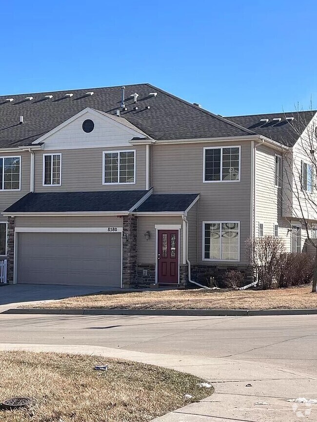 Sienna Ridge Apartments under 2,500 West Des Moines, IA 3 Rentals